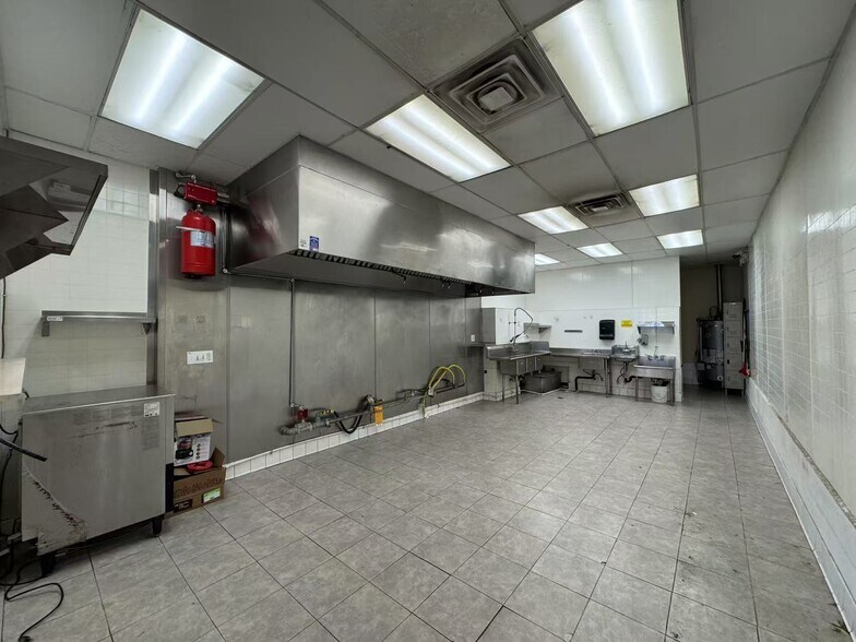 More Photos Of 3756 W Avenue 40, Los Angeles Storefront For Lease