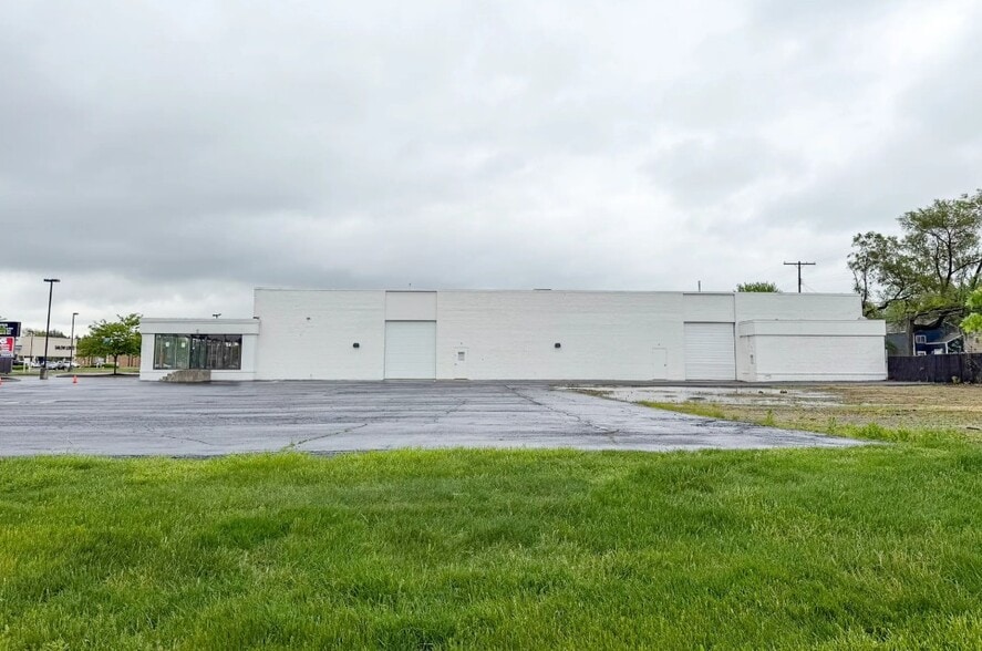 More Photos Of 5055 E Main St, Columbus Freestanding For Lease