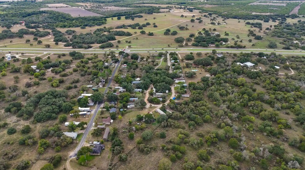 More Photos Of 102 Oak Ridge Dr, Floresville Trailer Camper Park For Sale