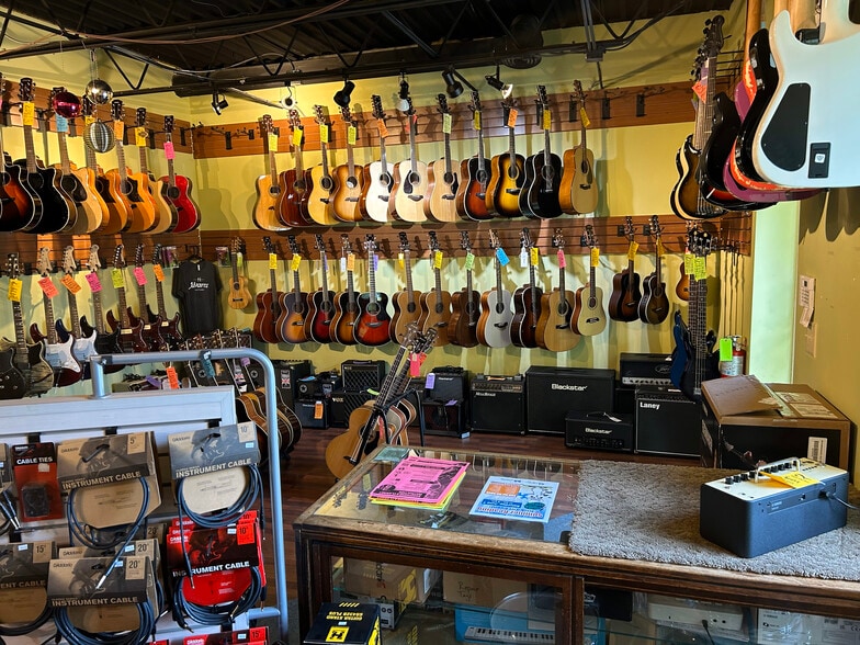 More Photos Of 524 E Washington St, Chagrin Falls Restaurant For Sale