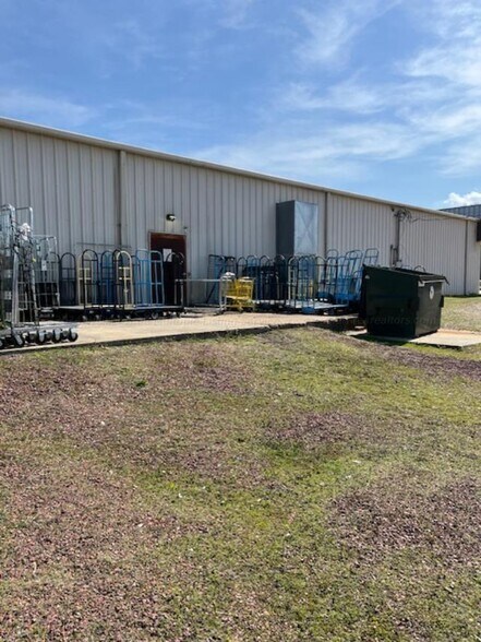 More Photos Of 31366 NE 1st Ave, Carbon Hill Freestanding For Sale