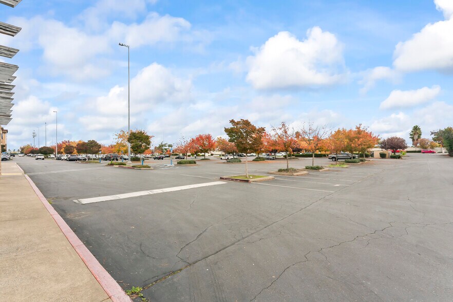 More Photos Of 6639 Watt Ave, North Highlands Drugstore For Lease