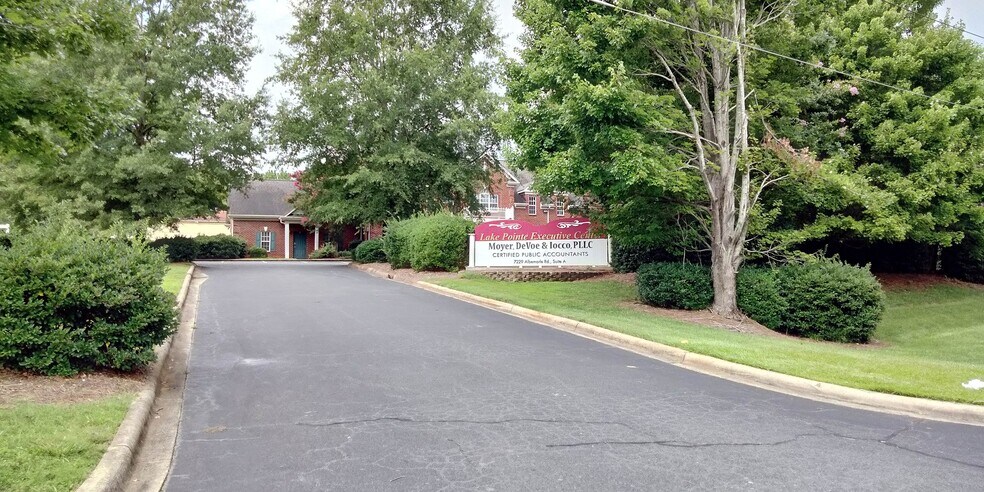 More Photos Of 7229 Albemarle Rd, Charlotte Office For Sale