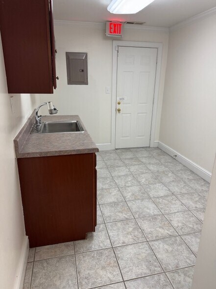 More Photos Of 203 W Bayshore Blvd, Jacksonville Office Residential For Lease