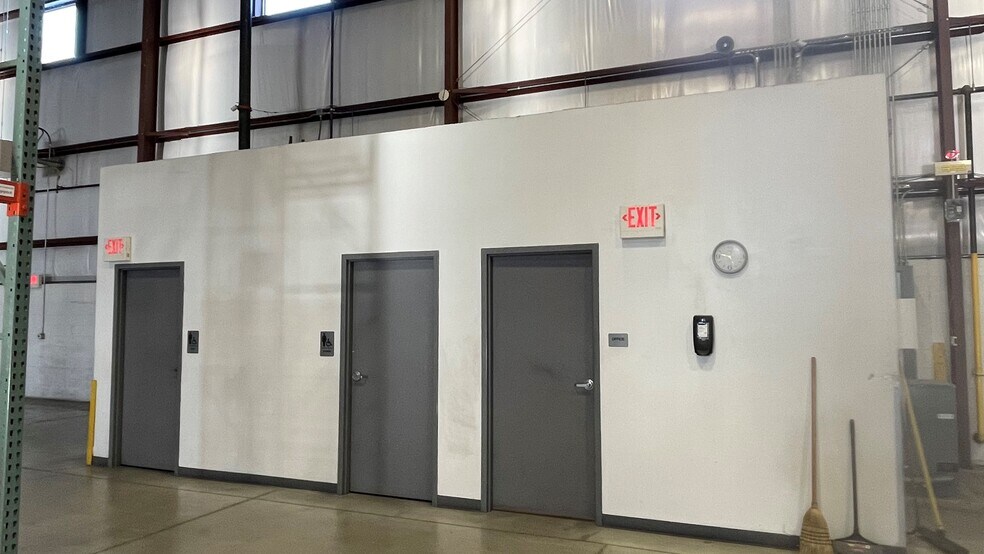 More Photos Of 5049 Center Dr, Latrobe Warehouse For Lease