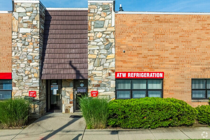 More Photos Of 599-601 Albany Ave, Amityville Warehouse For Lease