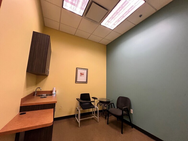 More Photos Of 9515 W Camelback Rd, Phoenix Office For Sale