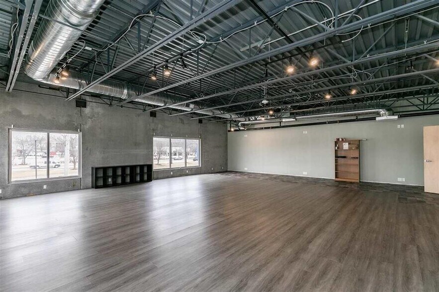 More Photos Of 2441 James St, Coralville Storefront Retail Office For Lease