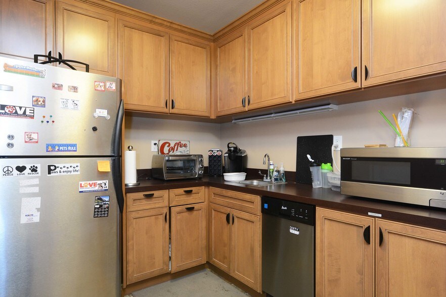 More Photos Of 3340 N Annapolis Ln, Plymouth Office For Lease