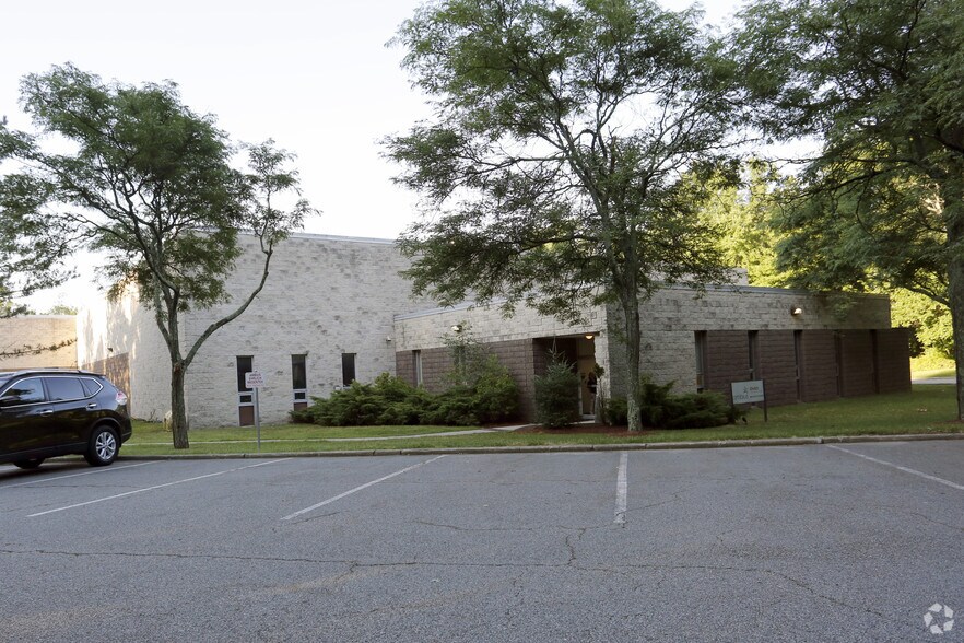 More Photos Of 181 E Halsey Rd, Parsippany Warehouse For Lease
