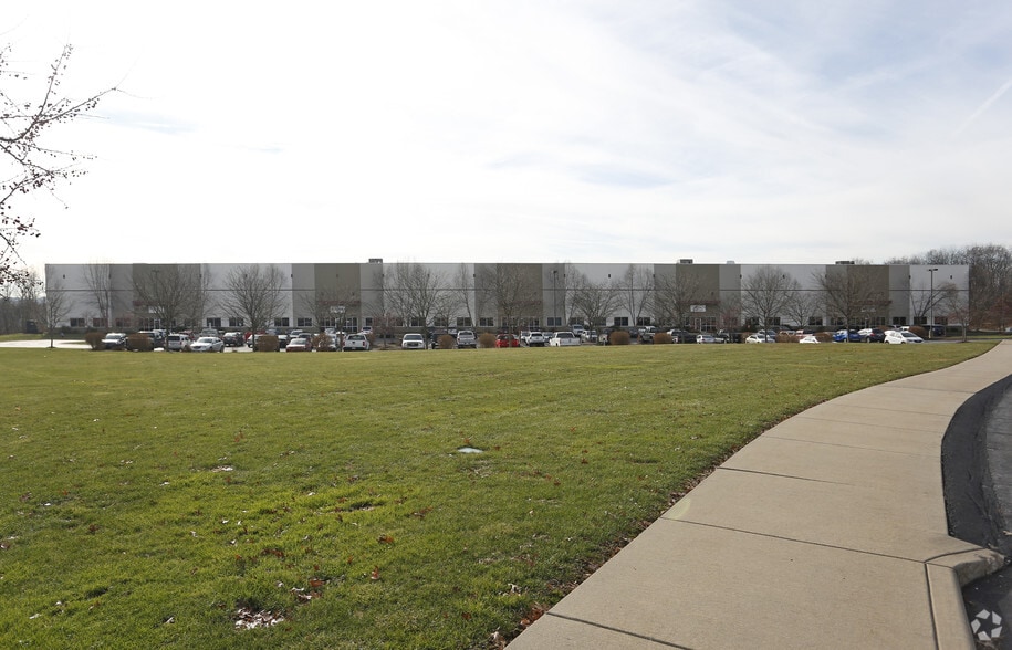 More Photos Of 250 W Kensinger Dr, Cranberry Township Manufacturing For Lease