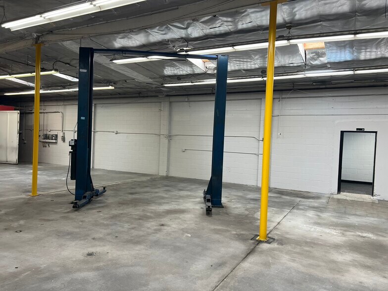More Photos Of 500 S Raymond Ave, Fullerton Warehouse For Lease