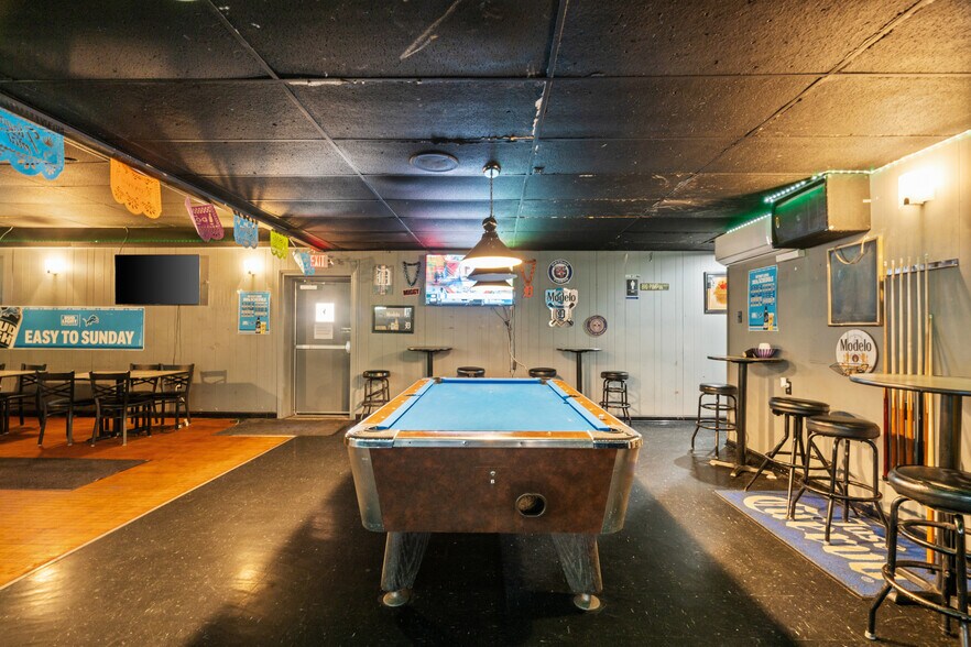 More Photos Of 220 Southfield Rd, Ecorse Storefront Retail Residential For Sale