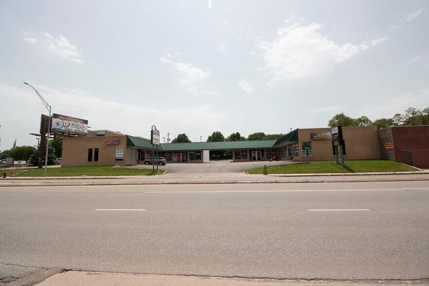 More Photos Of 3111-3119 O St, Lincoln Unknown For Lease