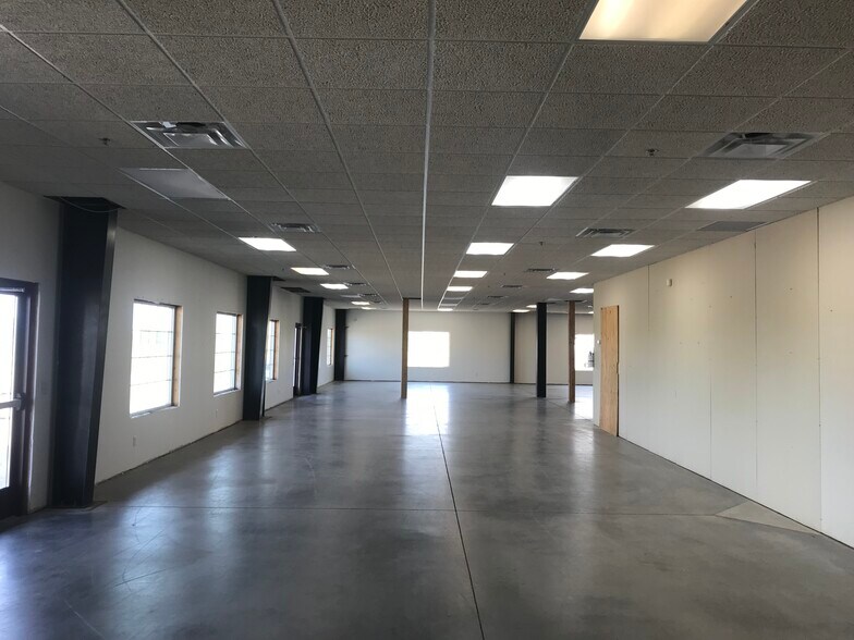 More Photos Of 209 County Road 156, Albany Showroom For Sale