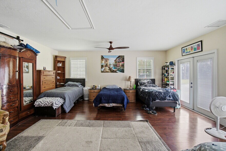 More Photos Of 4120 3rd Ave NW, Naples Apartments For Sale