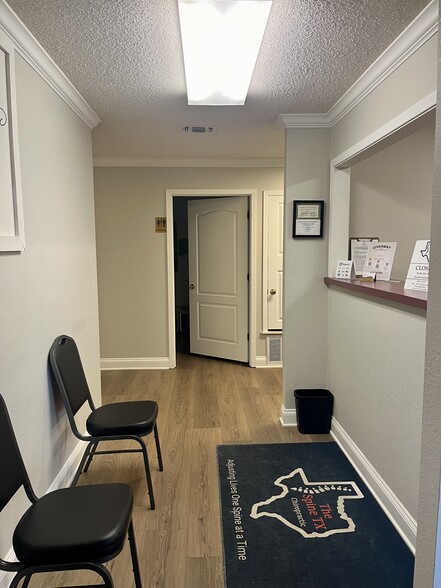 More Photos Of 1101 S Main St, Lindale Medical For Sale