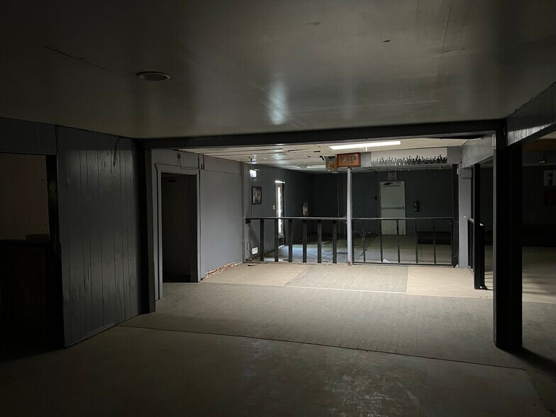 More Photos Of 2435 S K St, Tulare Bar For Sale