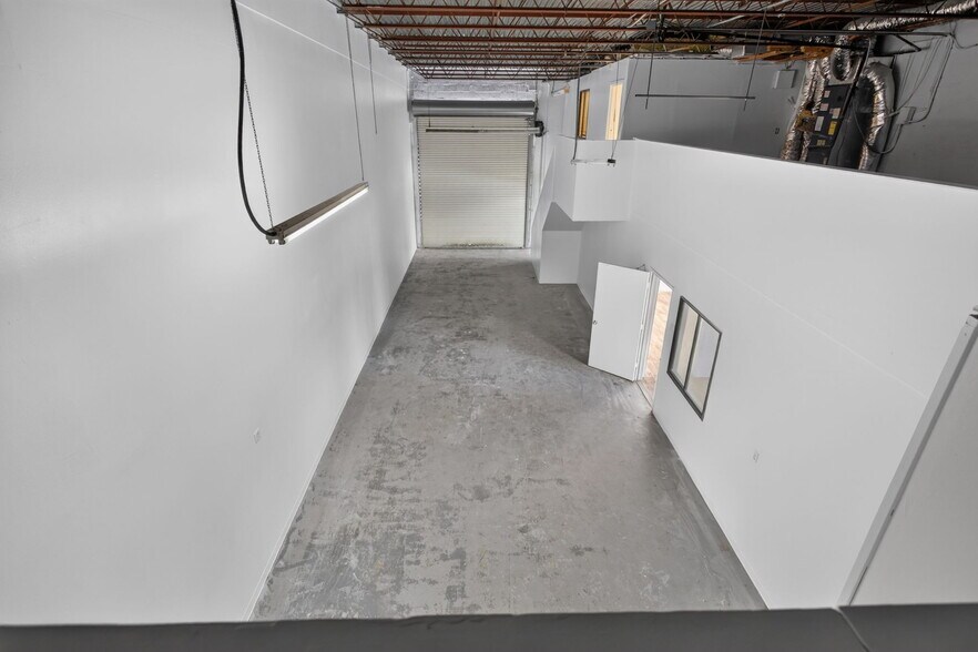 More Photos Of 4700-4712 NE 11th Ave, Oakland Park Warehouse For Lease