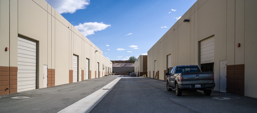 More Photos Of 34500 Gateway Dr, Palm Desert Warehouse For Lease