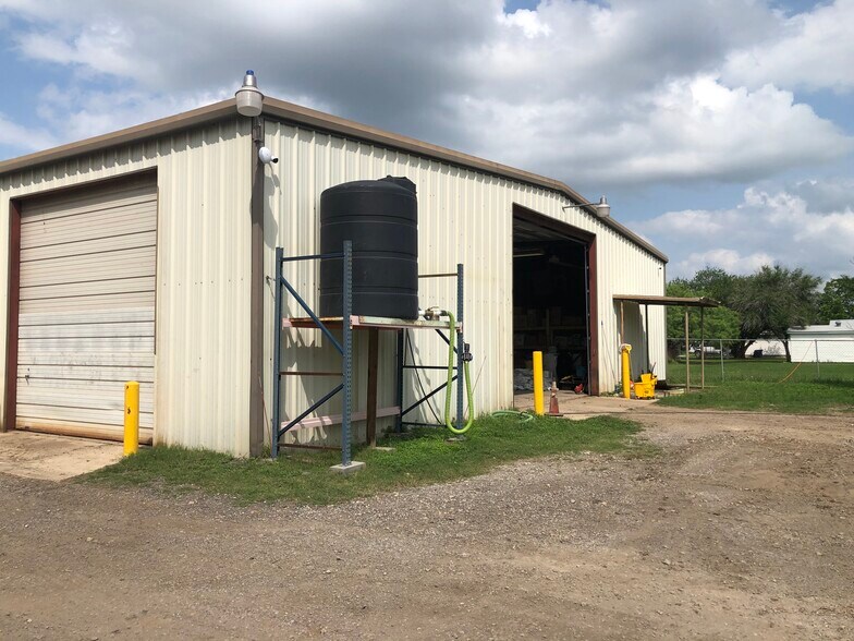 More Photos Of 11595 US Highway 181, San Antonio Service For Lease