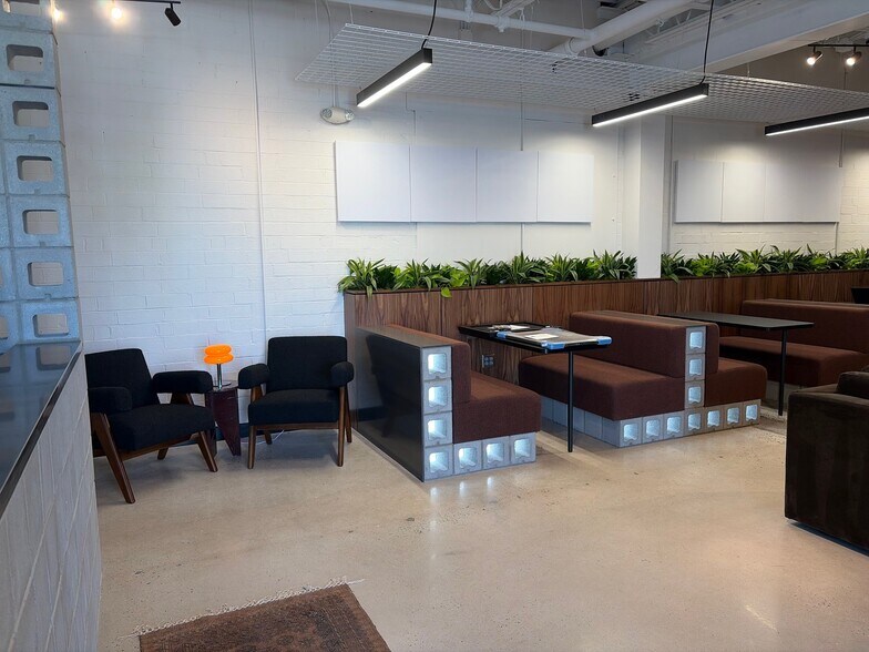 More Photos Of 900 Pressley Rd, Charlotte Warehouse For Lease