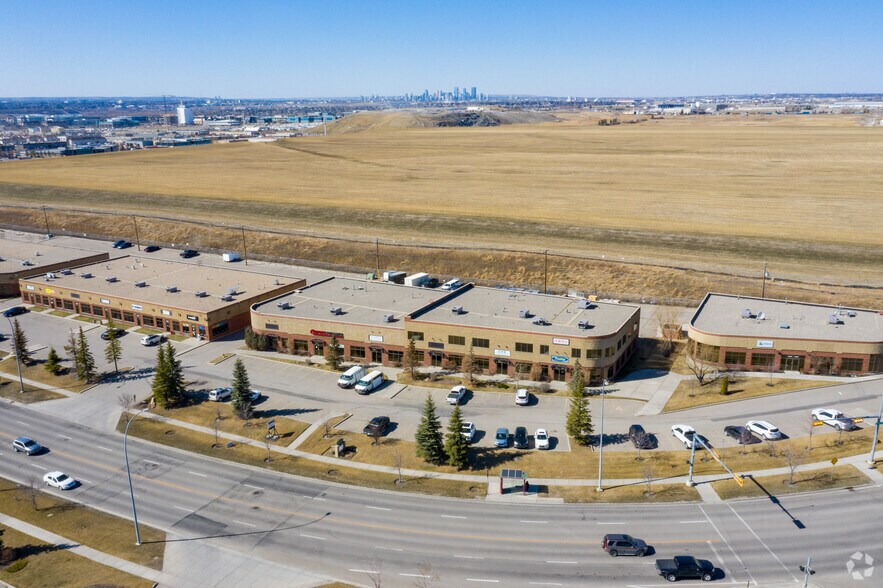 More Photos Of 3500-3520 114th Ave SE, Calgary Warehouse For Lease