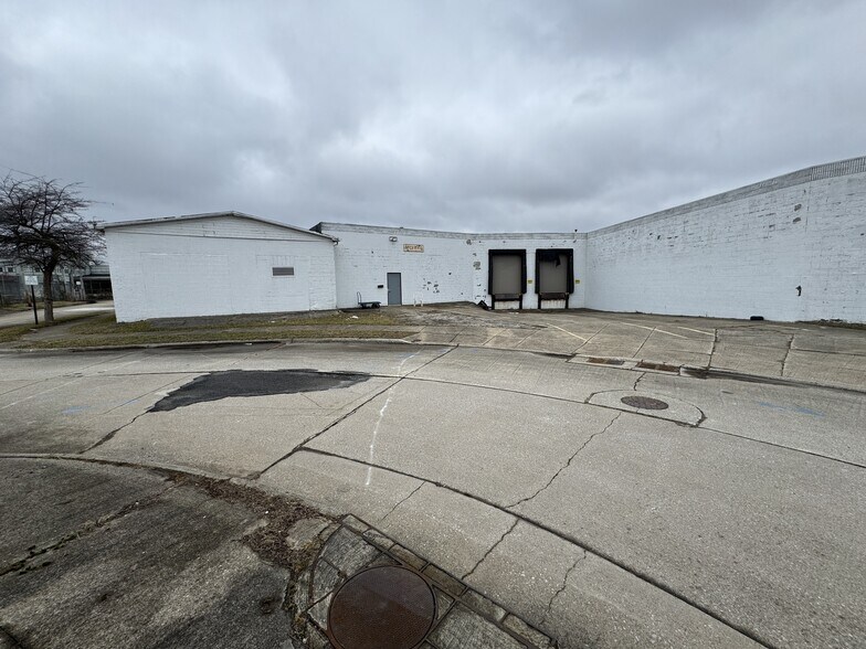 More Photos Of 905 Miami St, Akron Warehouse For Sale