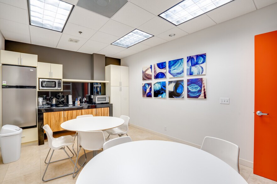 More Photos Of 10145 Via De La Amistad, San Diego Loft Creative Space For Sale