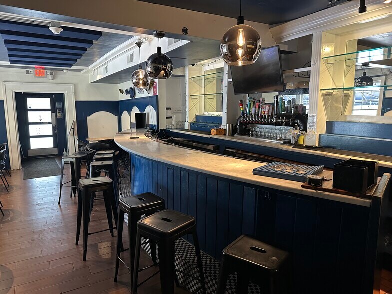 More Photos Of 1521 Margaret St, Jacksonville Restaurant For Lease