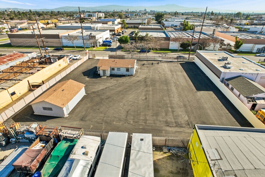 More Photos Of 402 N Sullivan St, Santa Ana Contractor Storage Yard For Lease