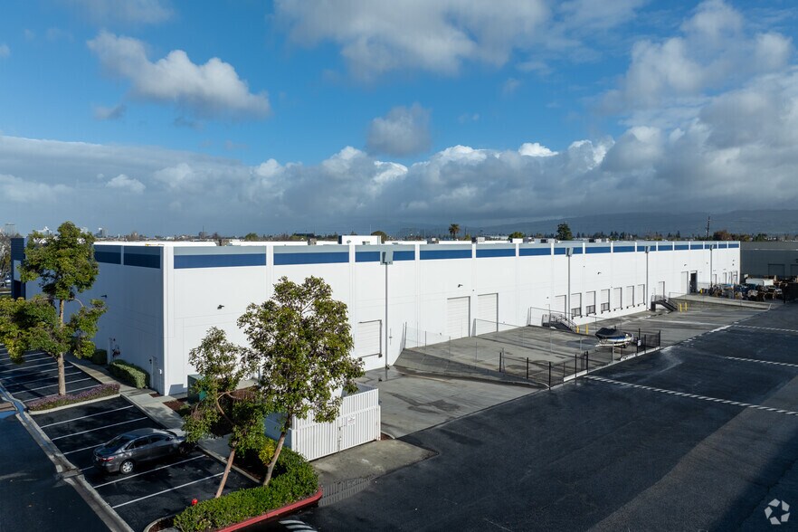More Photos Of 1919 Monterey Rd, San Jose Warehouse For Lease