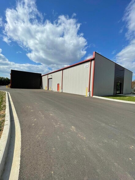 More Photos Of 331 Aviation, Frederick Light Manufacturing For Sale