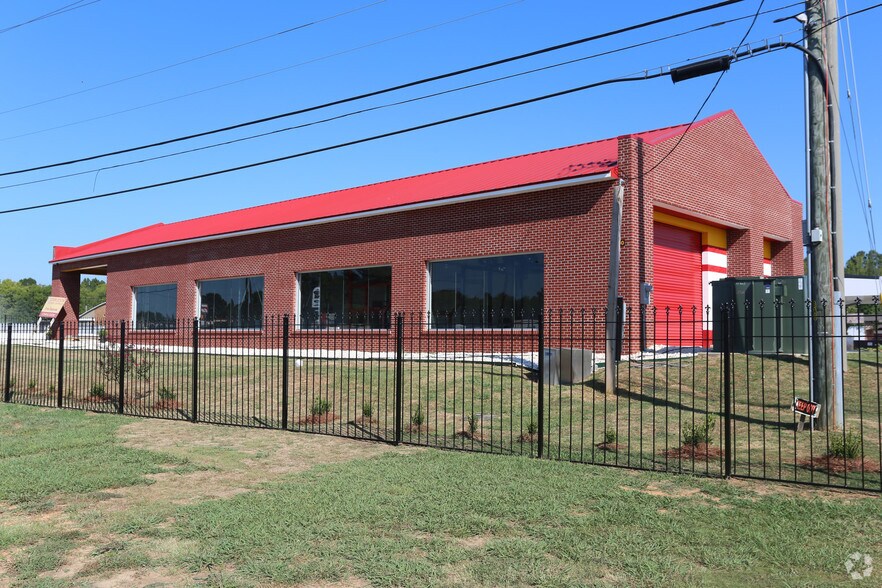 More Photos Of 900 W South Blvd, Montgomery Carwash For Sale