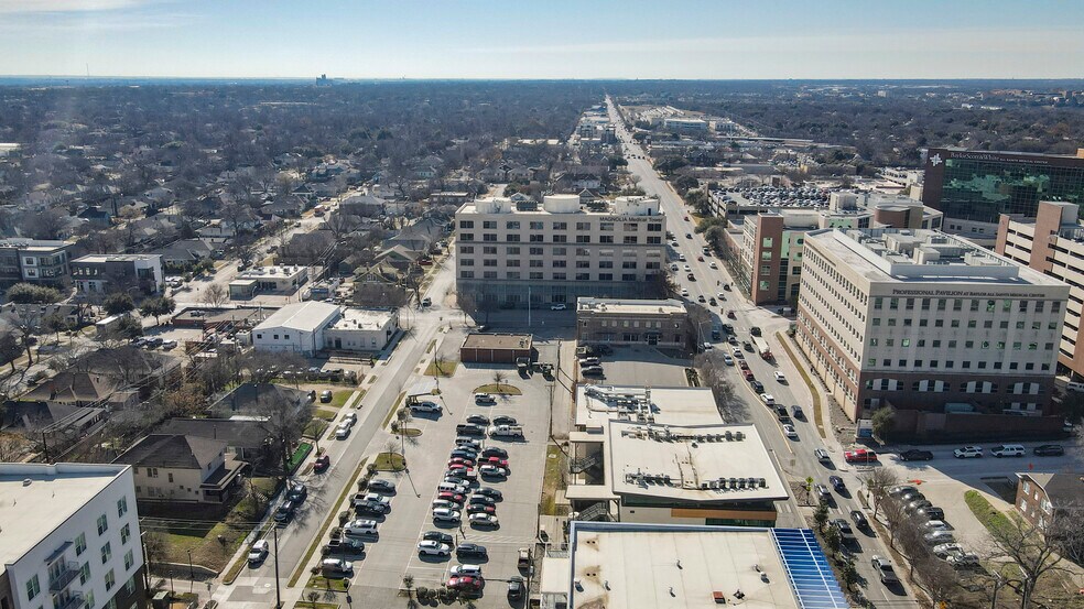 More Photos Of 1550 W Magnolia Ave, Fort Worth Medical For Sale