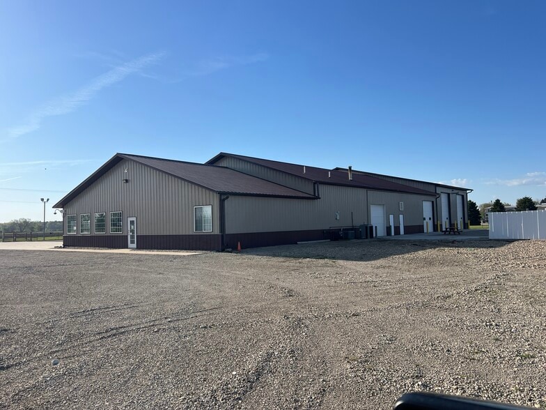 More Photos Of 1303 N 56th St, Clear Lake Industrial For Sale
