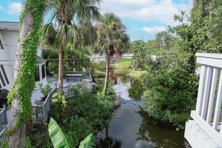 More Photos Of 2231-2233 Nursery Rd, Clearwater Loft Creative Space For Lease