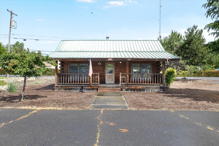 More Photos Of 10744 OR-62, Eagle Point Storefront Retail Office For Sale