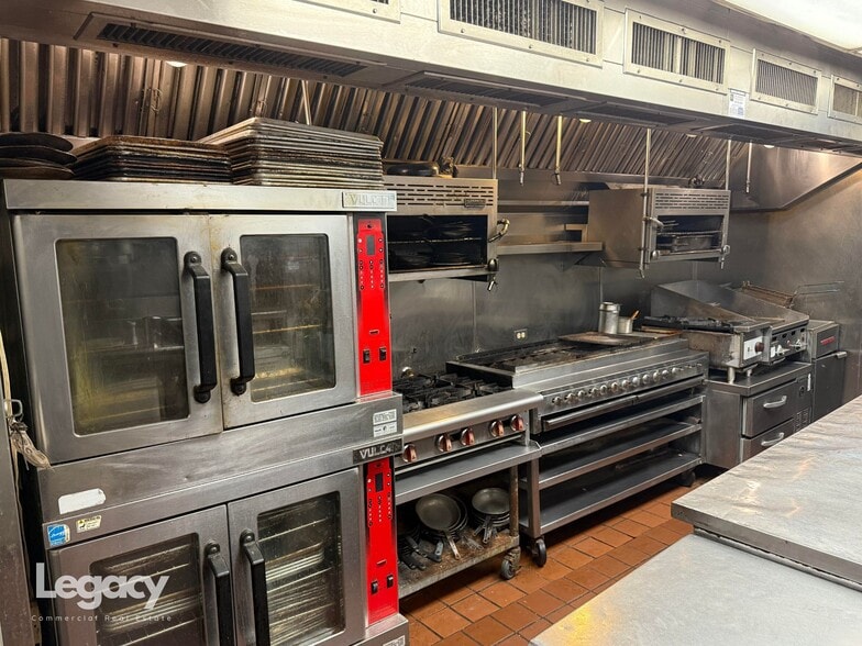 More Photos Of 440 Heliotrope Ave, Corona Del Mar Restaurant For Sale