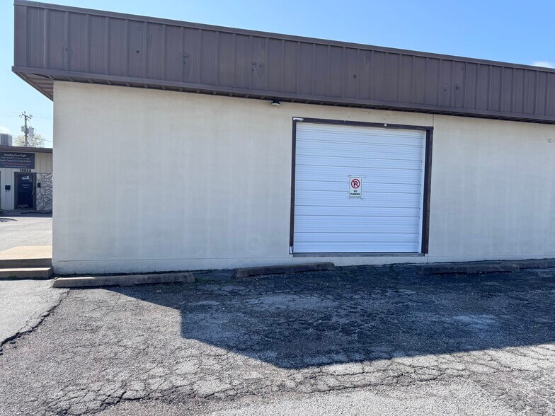 More Photos Of 10828 E Newton St, Tulsa Unknown For Lease
