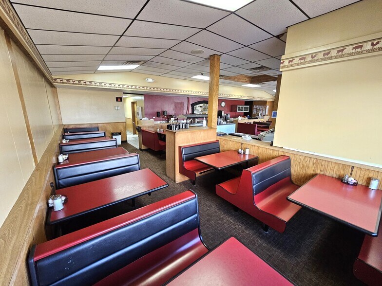 More Photos Of 1902 N Merrill Ave, Glendive Showroom For Sale