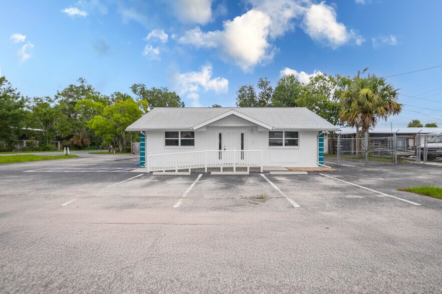 More Photos Of 708 NE 6th St, Crystal River Medical For Sale