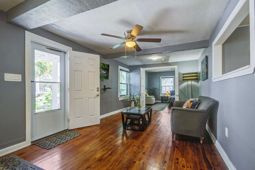 More Photos Of 1502 Market St, Galveston Hospitality For Sale