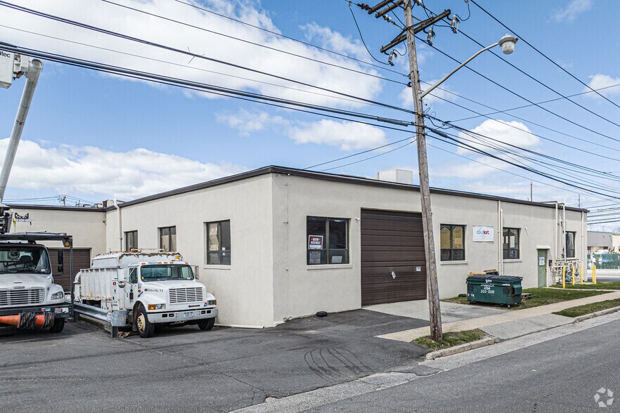More Photos Of 75 Rushmore St, Westbury Warehouse For Lease