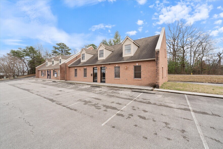 More Photos Of 114 Parliament Dr, Maryville Medical For Sale