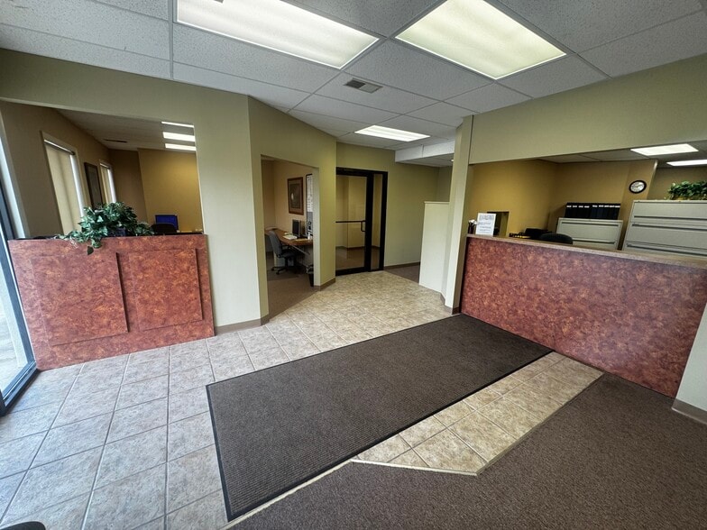More Photos Of 7445 University Blvd, Des Moines Medical For Lease