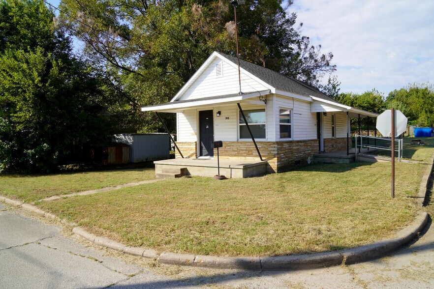 More Photos Of 501 Maple st, Drumright Flex For Sale