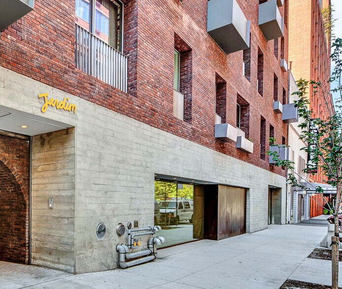 More Photos Of 527 W 27th St, New York Apartments For Lease