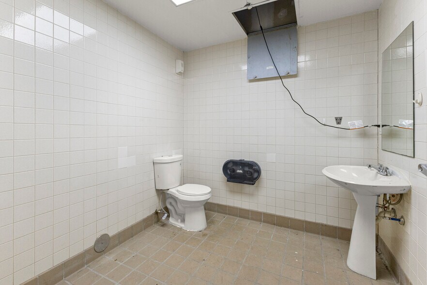 More Photos Of 2300 S Schaefer Hwy, Detroit Storefront For Sale