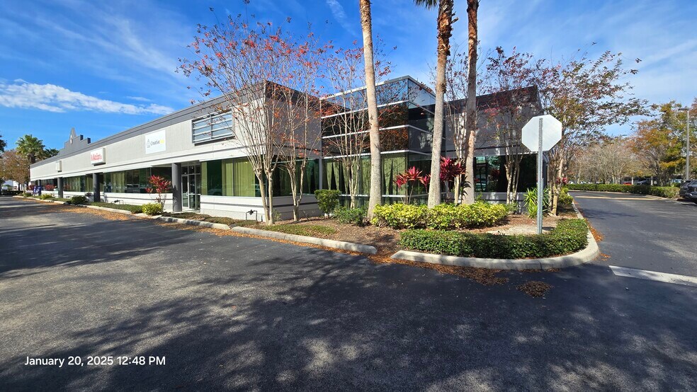 More Photos Of 7901 Kingspointe Pky, Orlando Showroom For Lease